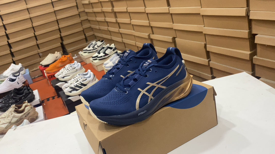 💰150 ASICS GEL-NIMBUS 26 Carreras estables Adopta un diseño de malla Jacquard de doble capa para mejorar el envoltorio y la transpirabilidad. La capacidad del cuerpo para impactar la carga, la entresuela innovadora al tamaño de rebote ligero 36 37 37.5 38 39 39.5 40.5 41.5 42 42.5 43.5 44 45 Artículo No. 1011b794#14857935234023