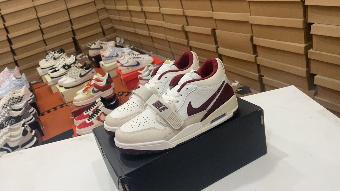 💰150 Jordan Air Jordan Legacy 312 Pouting Panda Star Grass Especial de caja original pintada a mano Primer lanzamiento exclusivo con un diseño escalonado, su nombre muestra los elementos del zapato que contiene, 312 corresponde a Air Jordan 3 y Air Jordan 1 y Air Trainer 2 Estos tres pares de zapatos clásicos y populares.