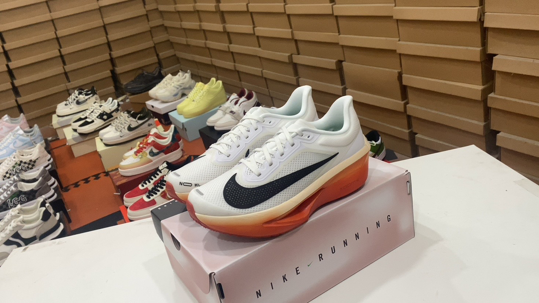 💰230 Nike NK Zoom Fly 6 EK Marathon Super Light Running Shops están equipados con material FlyKnit para crear una elasticidad sobresaliente y fácil de poner y despegar. Creado con tecnología React, espuma ligera y duradera, creando un rebote sobresaliente y una experiencia de paso suave. Combinado con el tablero de fibra de carbono incorporado, el plástico puede ser flexible y flexible. Tamaño: 39 40 40.5 41 42 42.5 43 44 44.5 45 46 Artículo no.: HJ7038-100#14354933235084