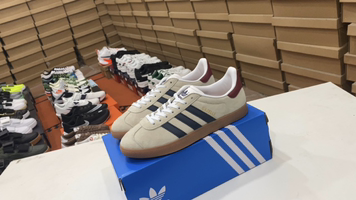 💰110 Adidas Originals Gazelle 85 Clover Casual anti-deslizamiento de zapatos bajos resistentes al desgaste Excelente diseño y plástico, ajuste excepcional, ajuste de talón estable, diseño de curva de pie, elástico suave y cómodo, no fácil de moler los pies, la suela de goma y el anti anti -Slip Texture Diseño, Tamaño de agarre liso 36 36⅔ 37⅓ 38 38⅔ 39⅓ 40 40⅔ 41⅓ 42 42⅔ 43⅓ 44 45 Artículo No. IE0546 #14087845454042