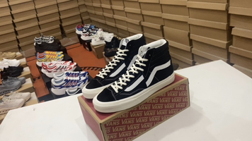 💰1.4 millones de furgonetas VANS SK8-HI CAP LX Deconstructive High-Top Shoes «Retrath BLUE Red» Vans Vault es una rama de camionetas de alta gama. expresión visual. La última serie de Vans Vans Vault «Cap LX» trae dos formas de zapatos, SK8-Hi LX y Slip-On LX, con piel texturizada, diseño de cremallera y cableado áspero, todas las cuales son bastante reconocibles: 35 36 36.5 37 38 38.5 39 40 40.5 41 42 42.5 43 44#26007145454003