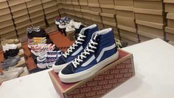 💰1.4 millones de furgonetas VANS SK8-HI CAP LX Deconstructive High-Top Shoes «Retrath BLUE Red» Vans Vault es una rama de camionetas de alta gama. expresión visual. La última serie de Vans Vans Vault «Cap LX» trae dos formas de zapatos, SK8-Hi LX y Slip-On LX, con piel texturizada, diseño de cremallera y cableado áspero, todas las cuales son bastante reconocibles: 35 36 36.5 37 38 38.5 39 40 40.5 41 42 42.5 43 44#26007145454003