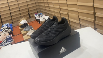 💰140 Adidas Men and Women Zapatos casuales Adizero Aruku Absorbente de choque, amortiguación resistente al desgaste y zapatos deportivos versátiles de rebote que mejoran los zapatos de papá que mejoran la altura. Se puede decir que el Adidas Adizero Aruku, que fue expuesto este año, es uno de los zapatos nuevos más populares. La aparición del zapato está inspirada en una máquina de movimiento perpetuo, y los detalles del apilamiento y la disposición traen capas visuales ricas. Una entresuela blanca de espesor limpia y plana es la característica más importante, que es muy adecuada para el tamaño moderno de los zapatos de suela gruesa: 36 36⅔ 37⅓ 38 38⅔ 39⅓ 40 40⅔ 41⅓ 42 42⅔ 43⅓ 44 45 Artículo no.: IH0872#14807145454003