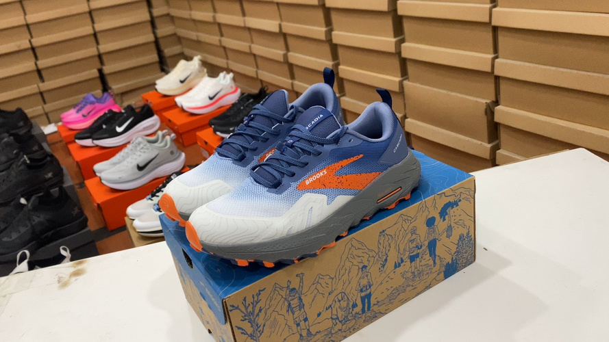 Brooks Cascadia 18: Comfortable, Durable, and Lightweight Running Shoes 1 Brooks Cascadia 18: Comfortable, Durable, and Lightweight Running Shoes