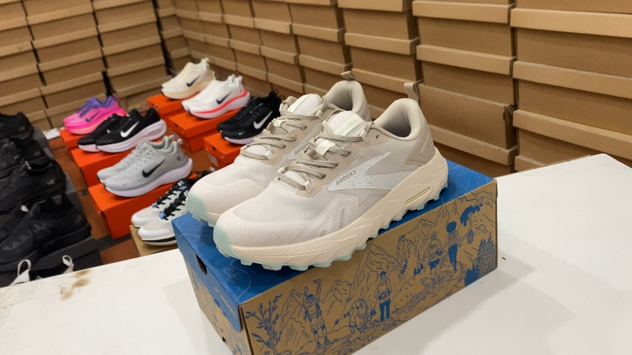 Brooks Cascadia 18: Comodidad, Durabilidad y Estilo para tus Aventuras al Aire Libre