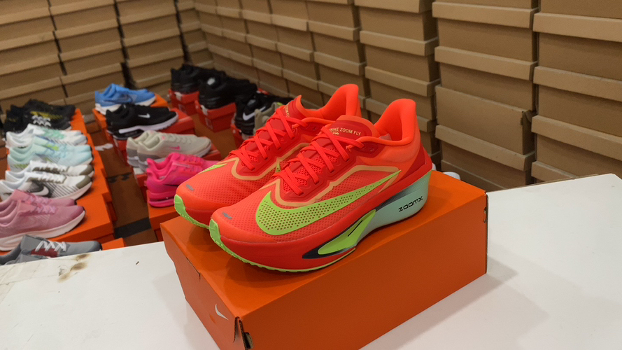 Nike Zoom Fly 6: Lichtgewicht hardloopschoenen voor dames en heren - Oranje