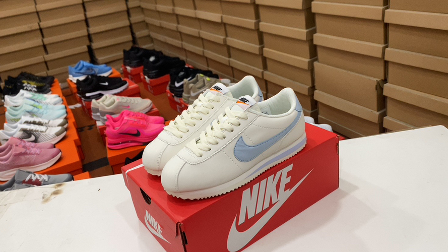 Nike Classic Cortez: Estilo Retro y Comodidad para tu Día a Día