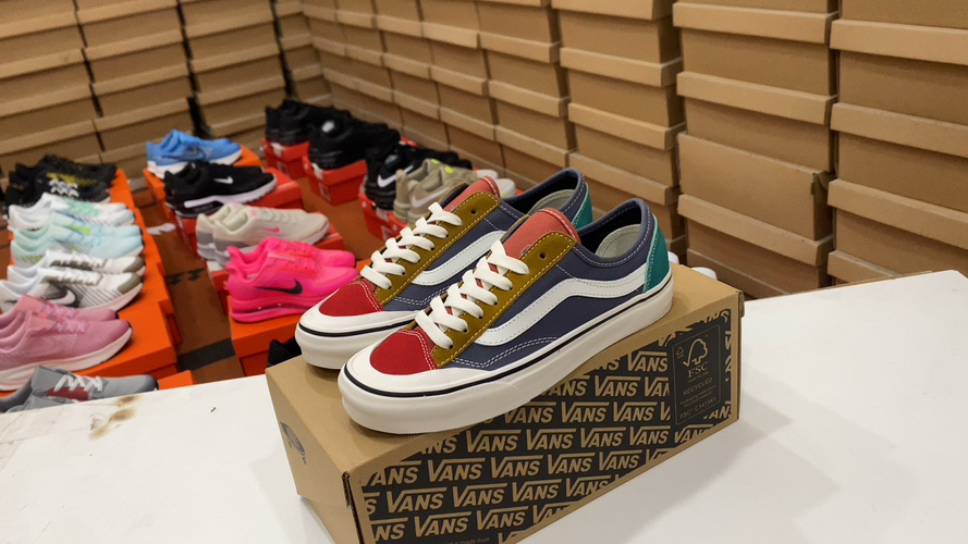 حذاء رياضي Vans Style 36 الكلاسيكي بنعل سفلي منخفض - متعدد الألوان