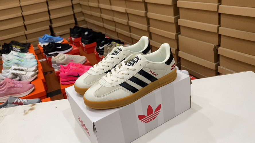 Adidas Samba OG x Supreme Gazelle: Style Urbain et Confort Absolu