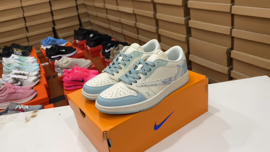 Air Jordan 1 Low OG SP Travis Scott Fragment Design Low Top Sneakers