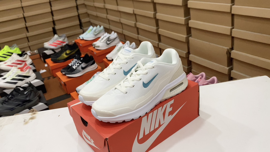 Nike Air Max BIA Zapatillas Deportivas Hombre Mujer, Amortiguación Cómoda y Transpirable