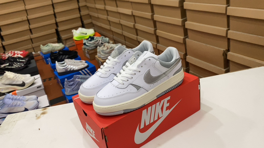Nike Gamma Force HQ1674-100: Comodidad y estilo retro para tu día a día
