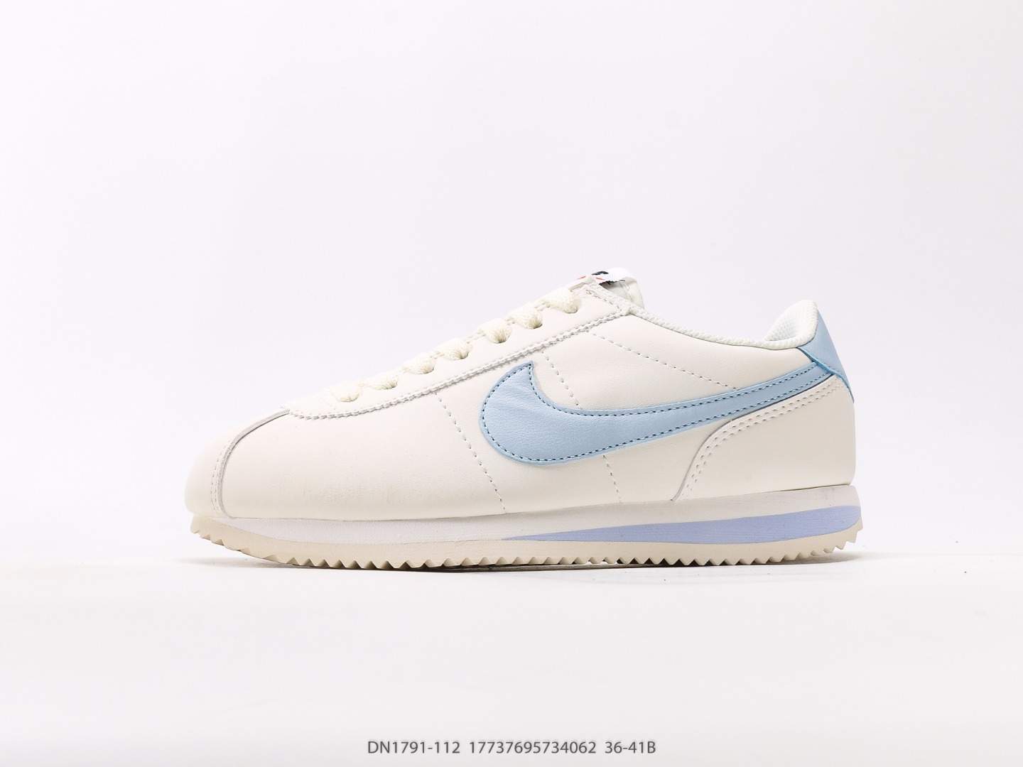 Nike Classic Cortez Nylon: Tijdloze Retro Sneakers in Nieuwe Kleurencombinatie