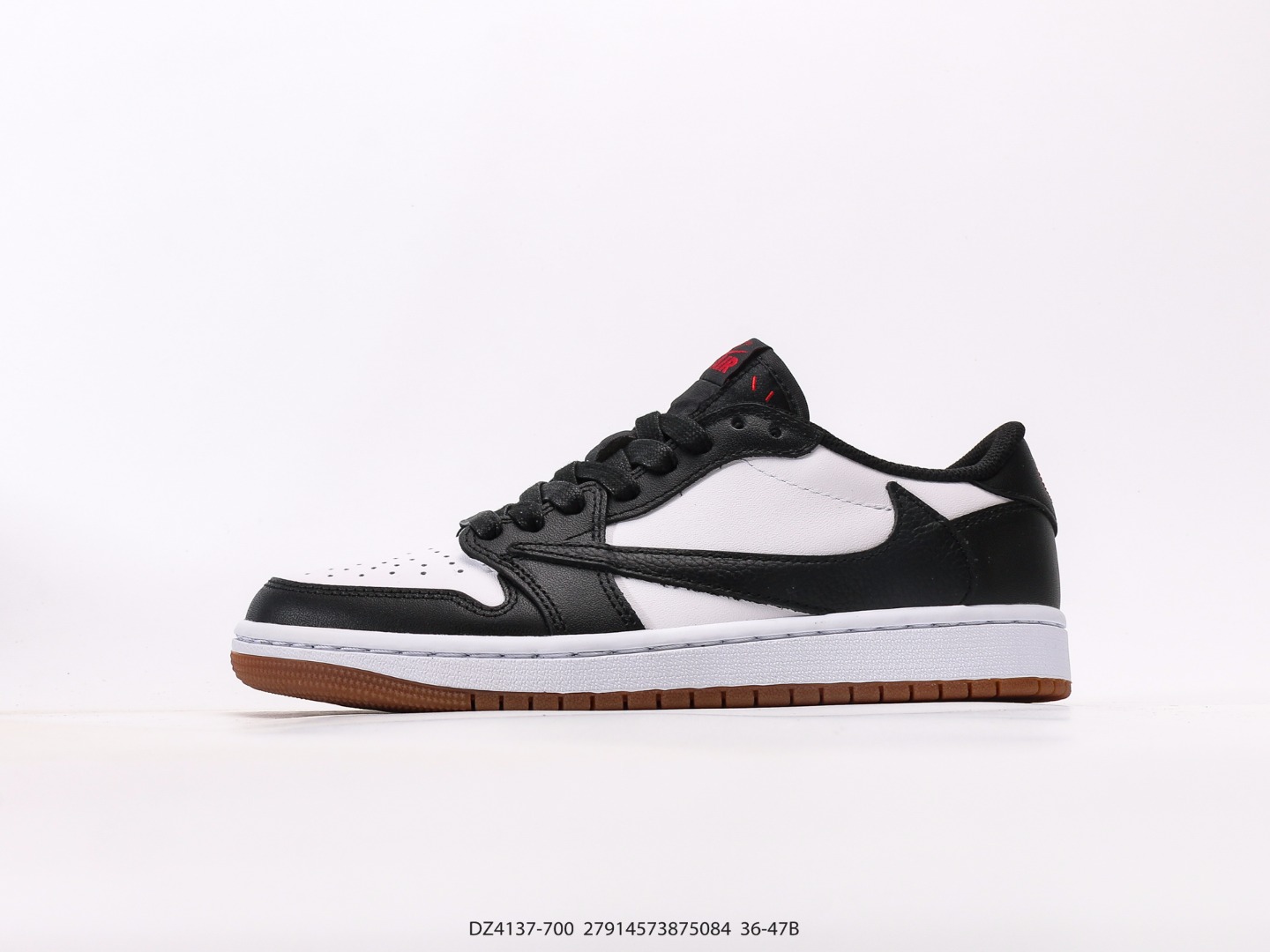 💰250  
乔丹Air Jordan 1 Low 低帮复古文化休闲运动篮球鞋。该鞋款从 1985 年元年款汲取设计灵感，焕新演绎简约经典外观，让人感到熟悉的同时又颇具新意。缝线细节搭配后跟刺绣 Wings 标志，彰显 JORDAN 品牌与众不同的专属格调。皮革鞋面，塑就出众结构感与耐穿性
尺码：36 36.5 37.5 38 38.5 39 40 40.5 41 42 42.5 43 44 45 46 47
货号：DZ4137-700#27914573875084