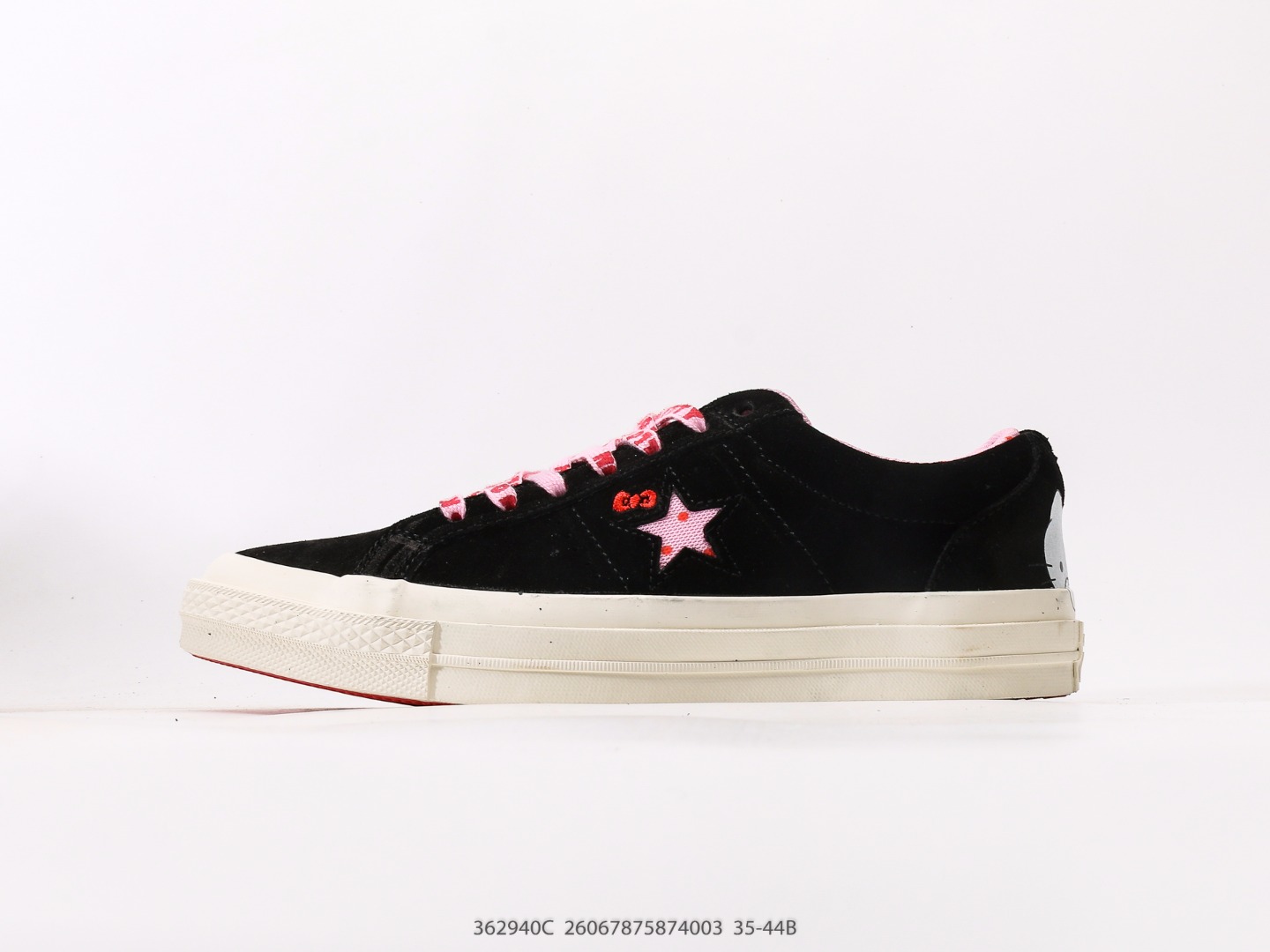 💰160  
携手日本知名卡通 IP凯蒂猫《Hello Kitty》 x Converse One Star Suede LowBlack Pink一星古着系列经典低帮复古休闲百搭硫化板鞋“联名黑浅粉红凯蒂猫”
尺码：35 36 36.5 37 37.5 38 39 39.5 40 41 41.5 42 42.5 43 44
货号：362940C#26067875874003