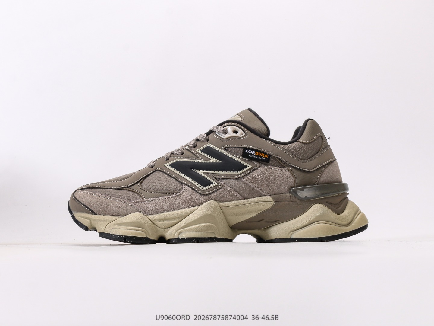💰210
新百伦New Balance 9060系列 新百伦 复古休闲运动慢跑鞋 鞋面大身由空间双格及磨砂鞋面拼接而生 采用大面积网眼以及麂皮材质覆盖鞋身 还原经典气质 搭载ABZORB避震科技 由泡沫聚酯制成 上脚可以有效减少由鞋底反弹对身体及双腿的冲击力
尺码:36 37 37.5 38 38.5 39.5 40 40.5 41.5 42 42.5 43 44 45 46 46.5
货号U9060ORD#20267875874004