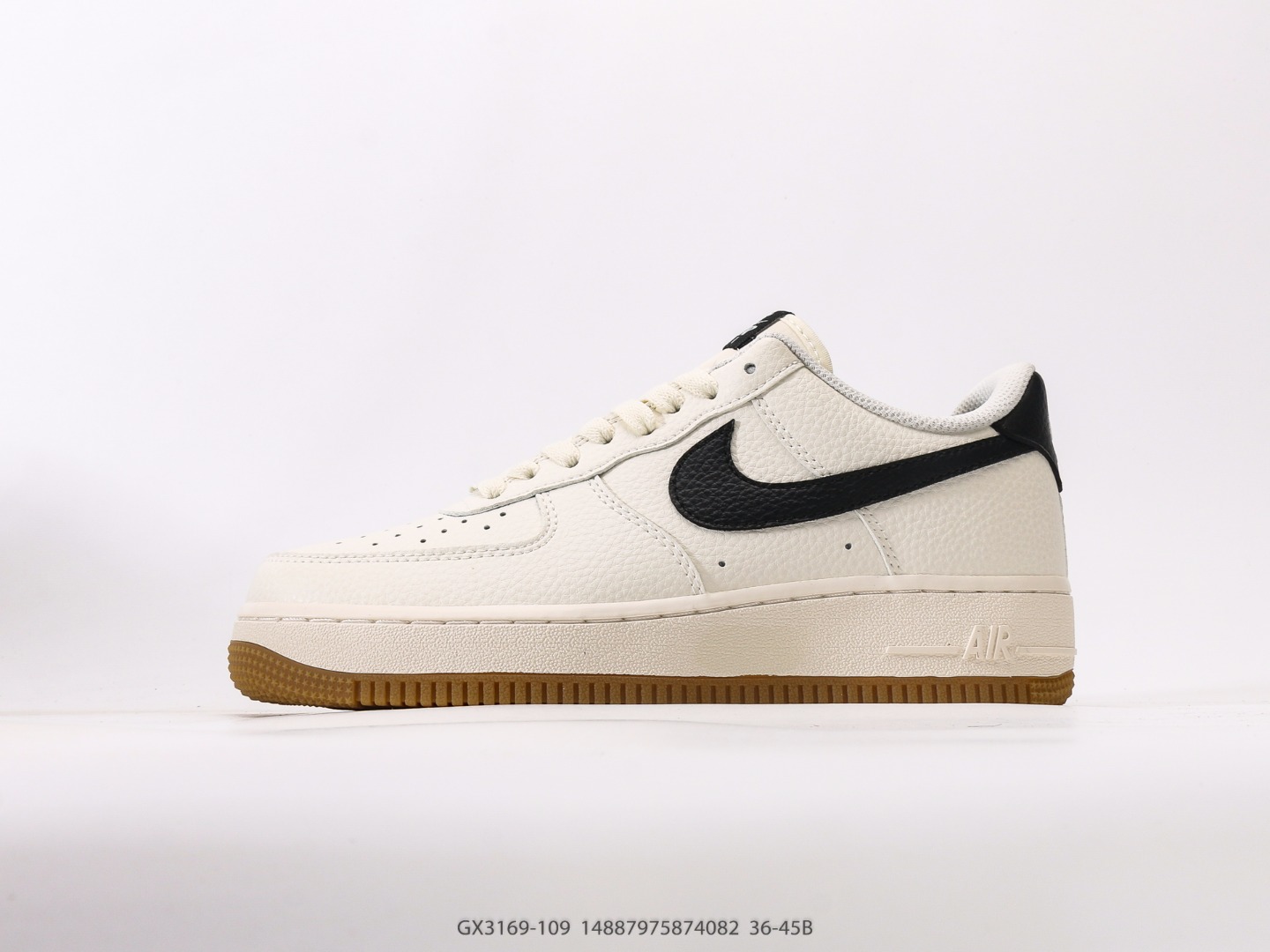 💰150
耐克Nike Air Force 1 Low 空军一号低帮百搭休闲运动板鞋 柔软、弹性十足的缓震性能和出色的中底设计,横跨复古与现代的外型结合,造就出风靡全球三十多年的Force 1,直到今天还深受青睐
尺码:36 36.5 37.5 38 38.5 39 40 40.5 41 42 42.5 43 44 45
货号:GX3169-109#14887975874082