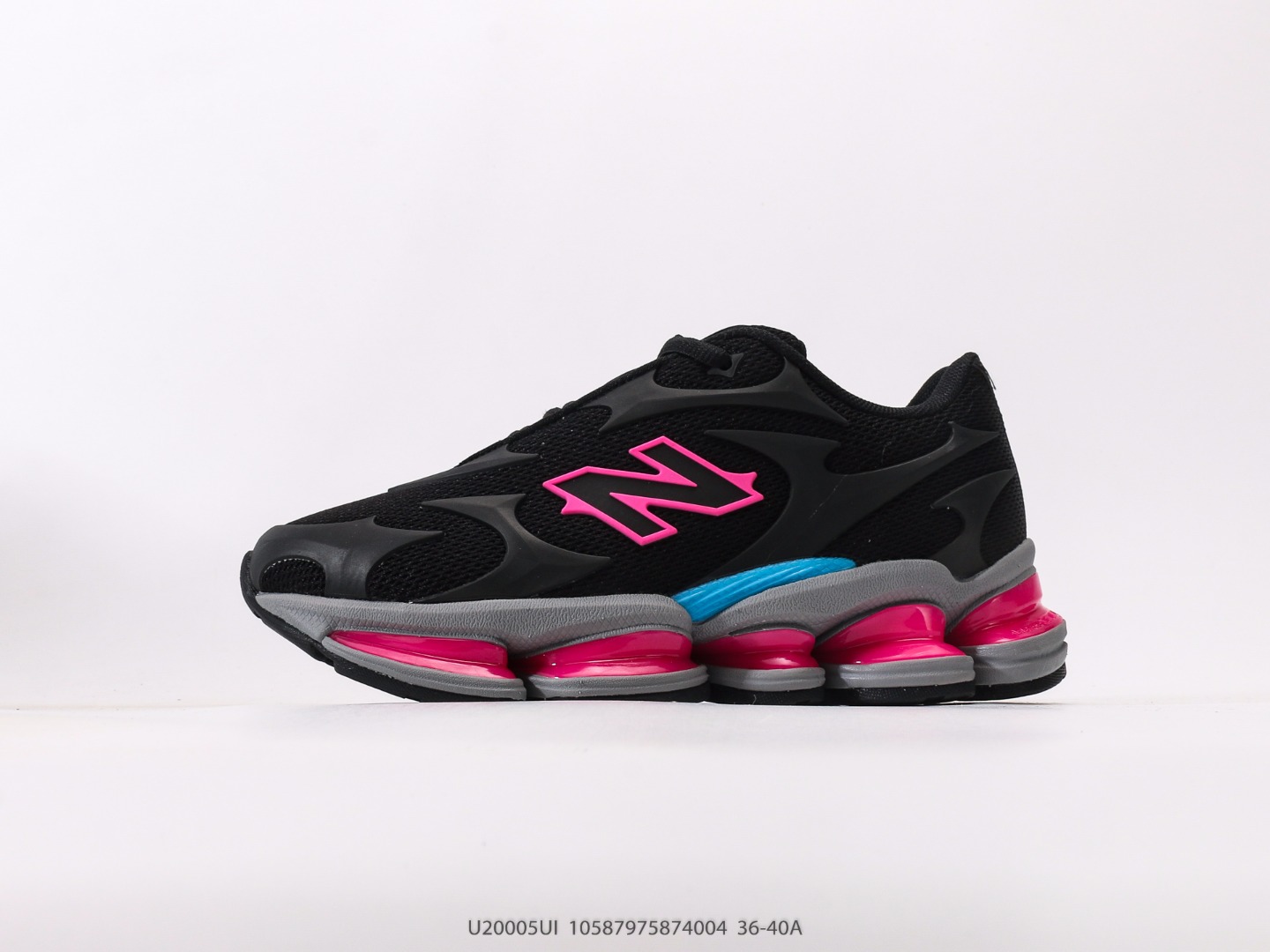 💰210  
新百伦 New Balance NB2000 网面休闲鞋 复古还要机能，NB官方重磅新品。一款融合复古设计与现代科技的跑鞋，以其经典的造型和舒适脚感，成为2025年复古潮流爱好的推荐单品。极具视觉冲击力的5根ABZORB单元，以及无缝鞋面的设计，加上3M反光材质的装饰，比之前推出的9060系列更夸张，更具未来感。
尺码：36 37 38 39 40
货号：U20005UI#10587975874004