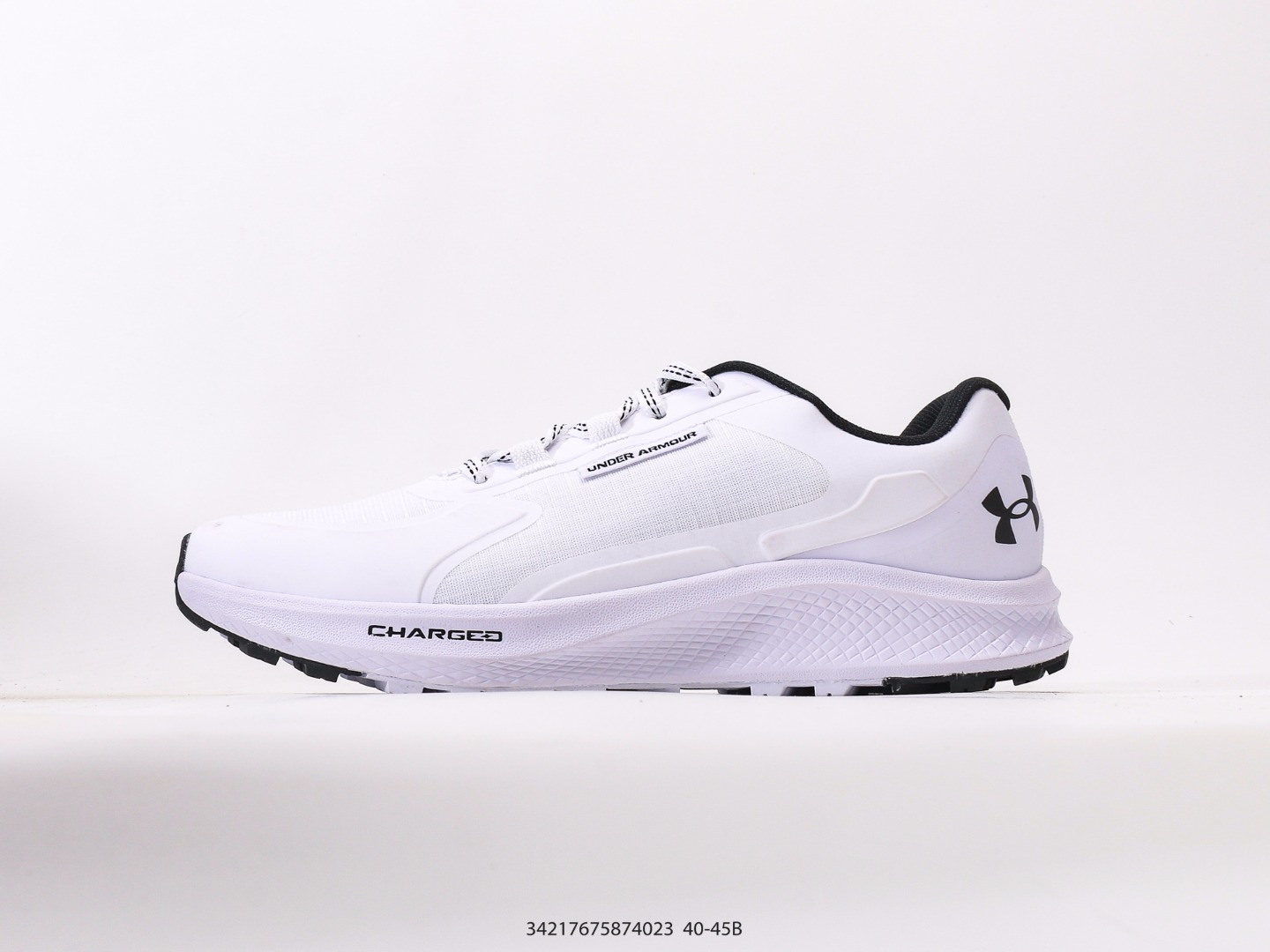 💰170  
安德玛Under Armour UA Loadout Trek 安德玛 保暖防滑 户外越野防水功能鞋鞋款利用机能 户外 复古元素将都市型格与户外机能无缝结合 既能自由穿梭于城市的钢筋水泥之间 也能轻松演绎山系潮流搭配 全粒面皮革结合模压鞋口 提升持久耐穿度 直至鞋头的鞋带设计 舒适灵活的         调节
尺码：40 41 42 43 44 45
#34217675874023