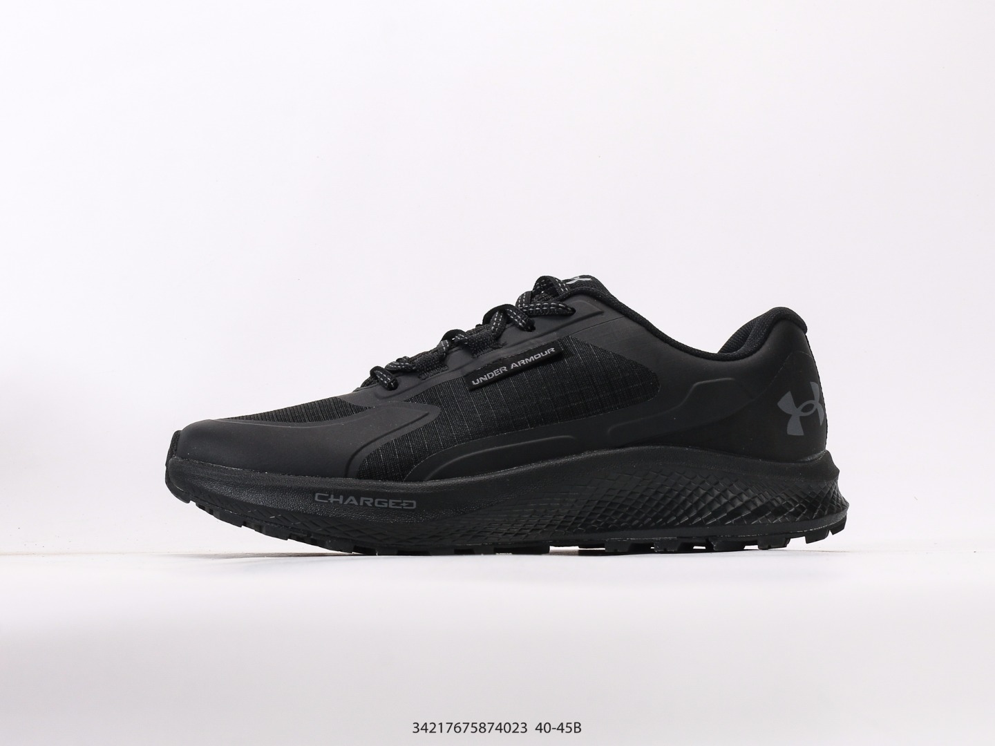 💰170  
安德玛Under Armour UA Loadout Trek 安德玛 保暖防滑 户外越野防水功能鞋鞋款利用机能 户外 复古元素将都市型格与户外机能无缝结合 既能自由穿梭于城市的钢筋水泥之间 也能轻松演绎山系潮流搭配 全粒面皮革结合模压鞋口 提升持久耐穿度 直至鞋头的鞋带设计 舒适灵活的         调节
尺码：40 41 42 43 44 45
#34217675874023