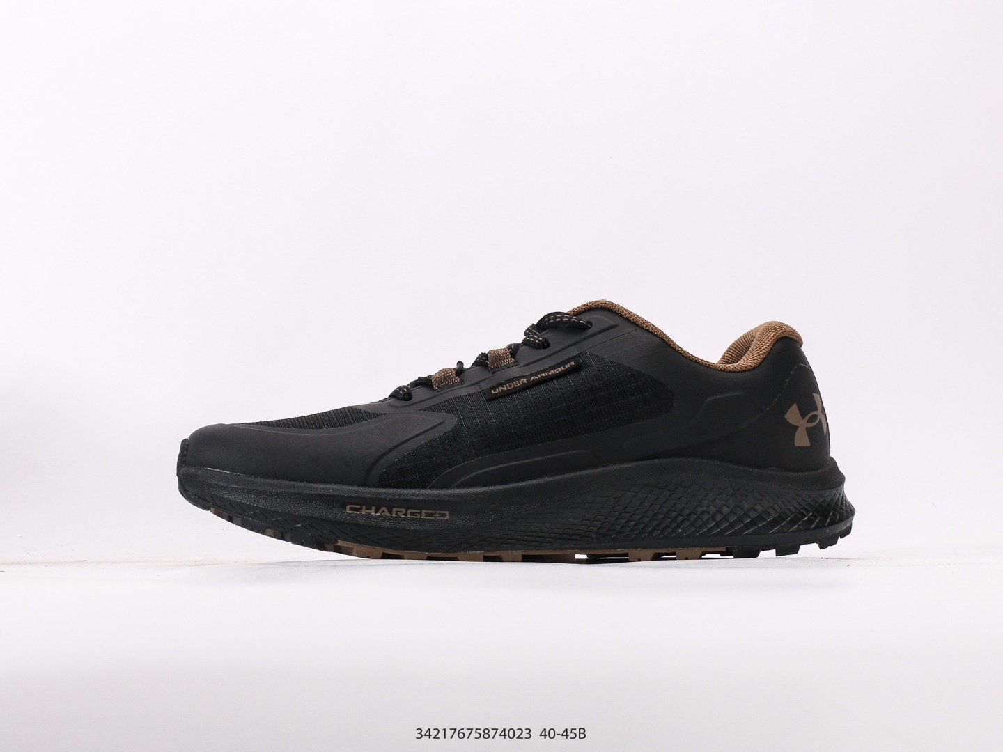 💰170  
安德玛Under Armour UA Loadout Trek 安德玛 保暖防滑 户外越野防水功能鞋鞋款利用机能 户外 复古元素将都市型格与户外机能无缝结合 既能自由穿梭于城市的钢筋水泥之间 也能轻松演绎山系潮流搭配 全粒面皮革结合模压鞋口 提升持久耐穿度 直至鞋头的鞋带设计 舒适灵活的         调节
尺码：40 41 42 43 44 45
#34217675874023