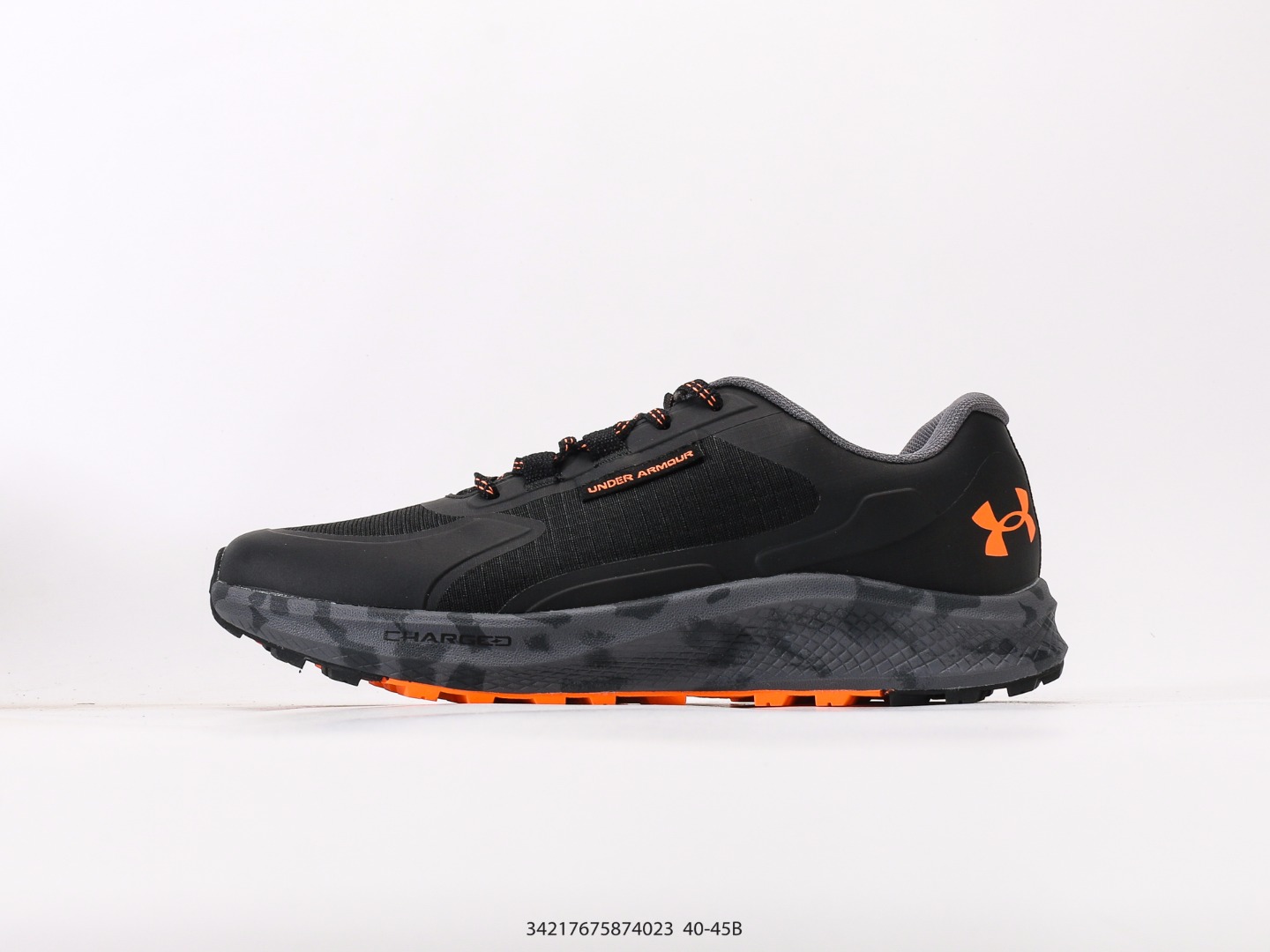 💰170  
安德玛Under Armour UA Loadout Trek 安德玛 保暖防滑 户外越野防水功能鞋鞋款利用机能 户外 复古元素将都市型格与户外机能无缝结合 既能自由穿梭于城市的钢筋水泥之间 也能轻松演绎山系潮流搭配 全粒面皮革结合模压鞋口 提升持久耐穿度 直至鞋头的鞋带设计 舒适灵活的         调节
尺码：40 41 42 43 44 45
#34217675874023