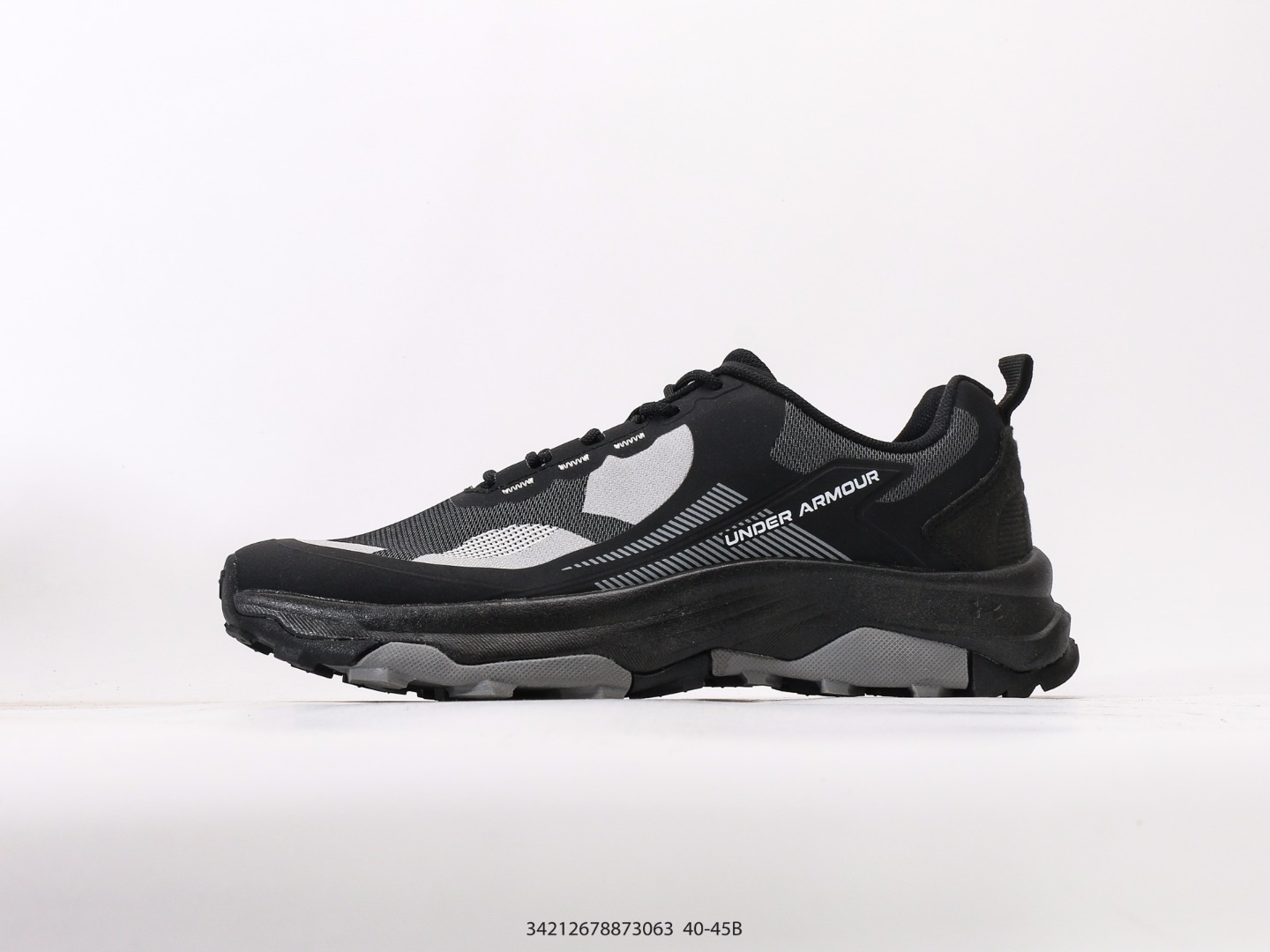 💰190  
安德玛Under Armour UA Loadout Trek 安德玛 保暖防滑 户外越野防水功能鞋鞋款利用机能 户外 复古元素将都市型格与户外机能无缝结合 既能自由穿梭于城市的钢筋水泥之间 也能轻松演绎山系潮流搭配 全粒面皮革结合模压鞋口 提升持久耐穿度 直至鞋头的鞋带设计 舒适灵活的调节
尺码：40 41 42 43 44 45
#34212678873063