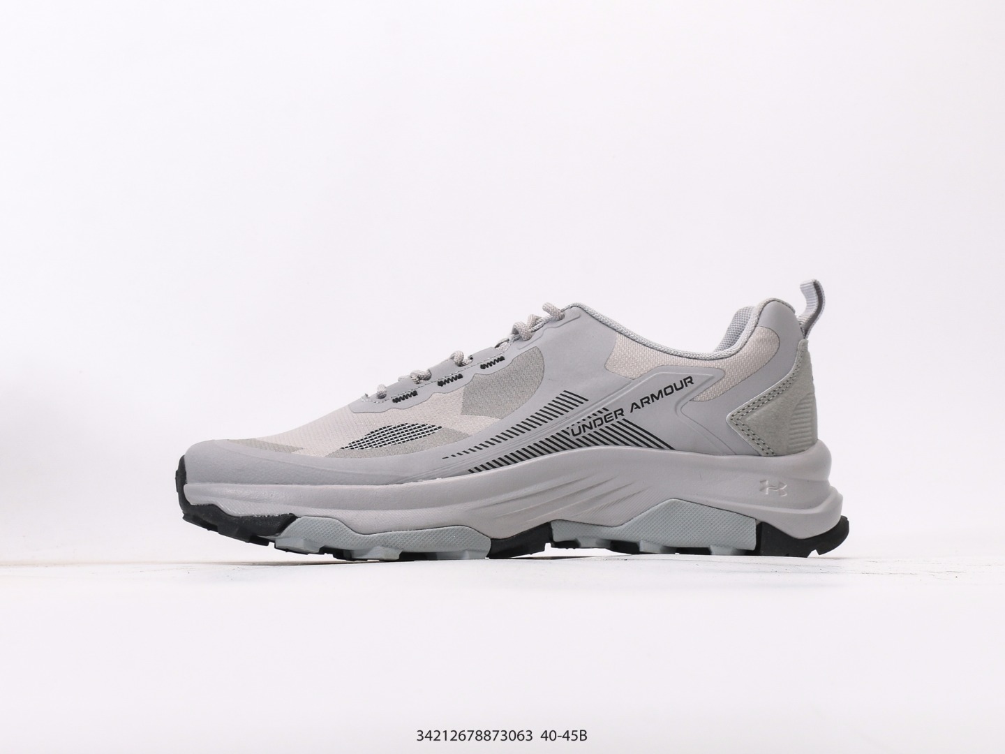 💰190  
安德玛Under Armour UA Loadout Trek 安德玛 保暖防滑 户外越野防水功能鞋鞋款利用机能 户外 复古元素将都市型格与户外机能无缝结合 既能自由穿梭于城市的钢筋水泥之间 也能轻松演绎山系潮流搭配 全粒面皮革结合模压鞋口 提升持久耐穿度 直至鞋头的鞋带设计 舒适灵活的调节
尺码：40 41 42 43 44 45
#34212678873063