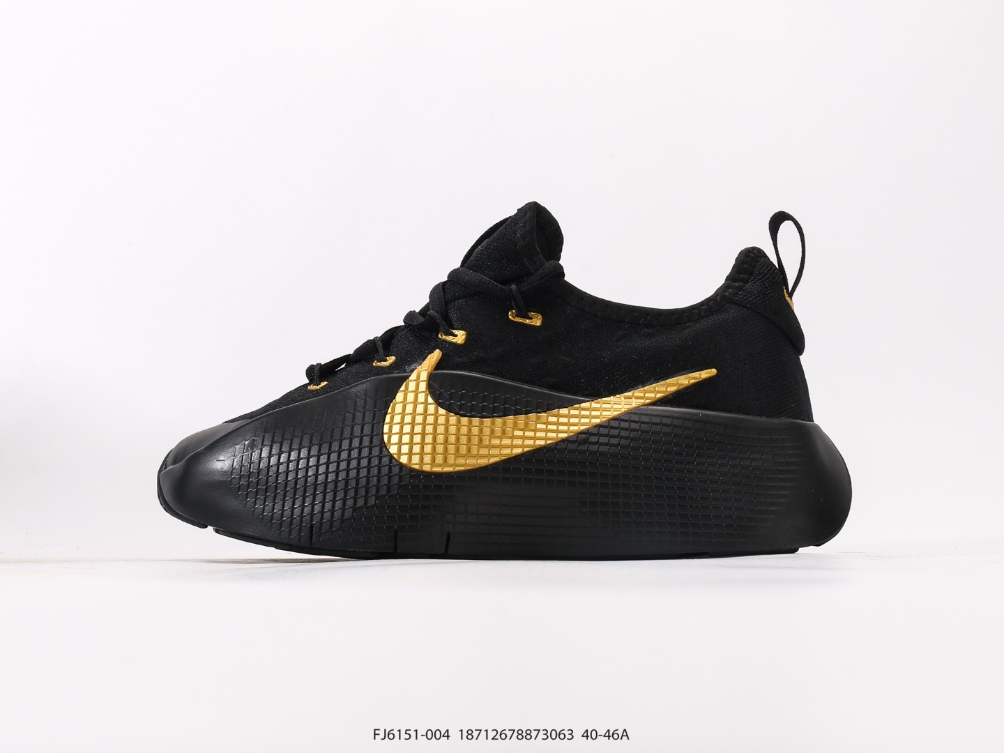 耐克NIKE LeBron James 全新鞋款运动篮球鞋. LeBron TR1 (Trainer 1) 是專為新世代運動員精心打造的訓練鞋款,結合優異機能與出色舒適著感,洋溢街頭青春活力氣息.TR1 採用人體工學和輕量設計,加強前足靈活性,改寫你對訓練鞋款穩定著感的體驗.這個版型展現出 LeBron 所採取的全方位訓練心法,象徵他與 Nike 合作的新境界. 货号:FJ6151-004#18712678873063