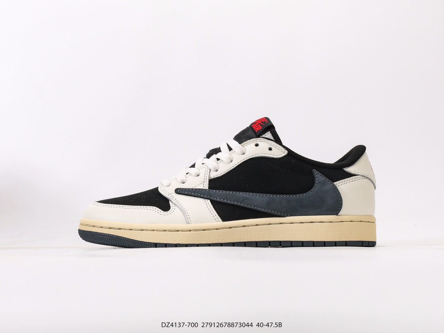 💰230  
乔丹Air Jordan 1 Low 低帮复古文化休闲运动篮球鞋。该鞋款从 1985 年元年款汲取设计灵感，焕新演绎简约经典外观，让人感到熟悉的同时又颇具新意。缝线细节搭配后跟刺绣 Wings 标志，彰显 JORDAN 品牌与众不同的专属格调。皮革鞋面，塑就出众结构感与耐穿性
尺码：40 40.5 41 42 42.5 43 44 45 46 47 47.5
货号：DZ4137-700#27912678873044