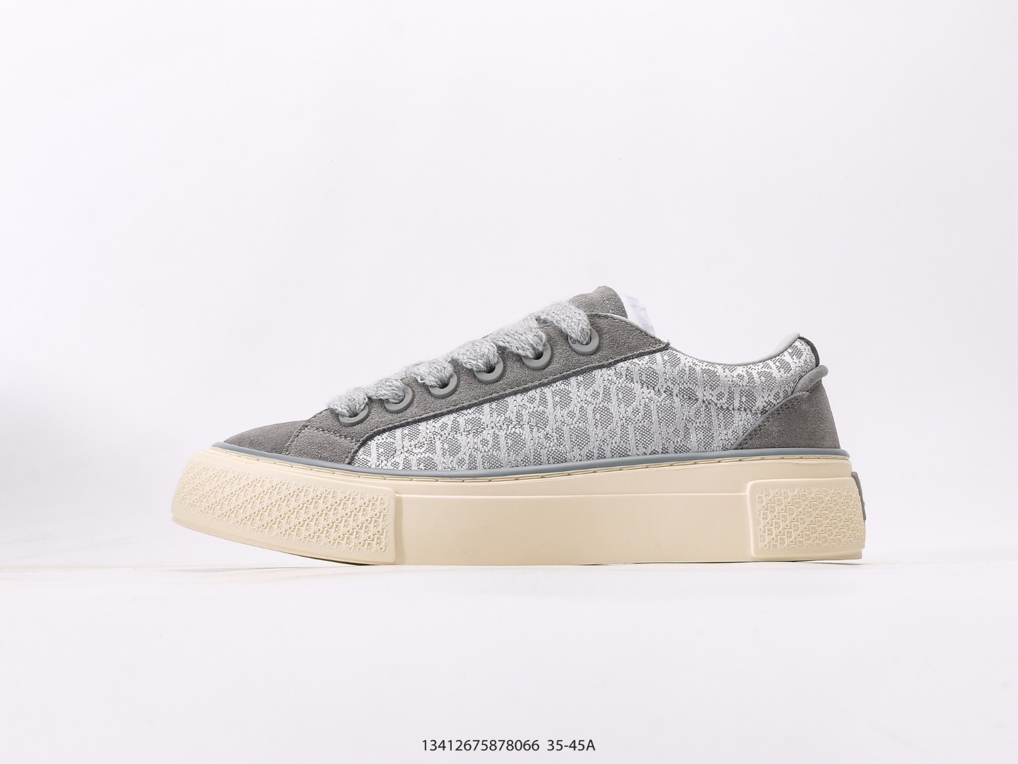 💰340  
迪奥Dior  高奢品牌 彰显高级气质 Dior 运动鞋低帮系列复古休闲鞋时尚慢跑鞋厚底系带 运动跑鞋 
尺码：35 36 37 38 39 40 41 42 43 44 45
#13412675878066