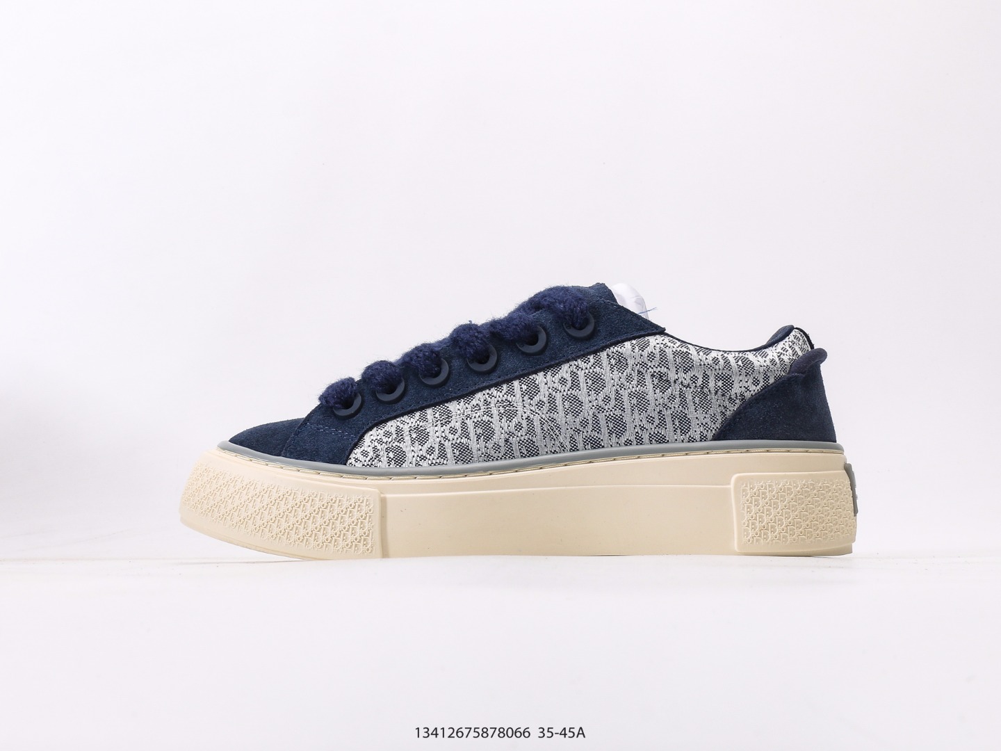 💰340  
迪奥Dior  高奢品牌 彰显高级气质 Dior 运动鞋低帮系列复古休闲鞋时尚慢跑鞋厚底系带 运动跑鞋 
尺码：35 36 37 38 39 40 41 42 43 44 45
#13412675878066