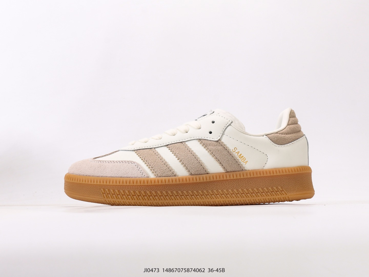 阿迪达斯adidas originals SAMBAE XTG复古桑巴板鞋 这款桑巴鞋展示了高质量的工艺 带有装饰的超锁缝制和无缝的手感 柔软、柔软的皮革造型和标志性的3条纹完成了精致的外观 正规合身鞋带 鞋面上有绒面鞋垫 橡胶鞋底 享受正畸套筒软感 自50年代首次亮相以来就一直在赢得粉丝的青睐 2⁄3 371⁄3 38 382⁄3 391⁄3 40 402⁄3 411⁄3 42 422⁄3 431⁄3 44 45 货号:JI0473#14867075874062