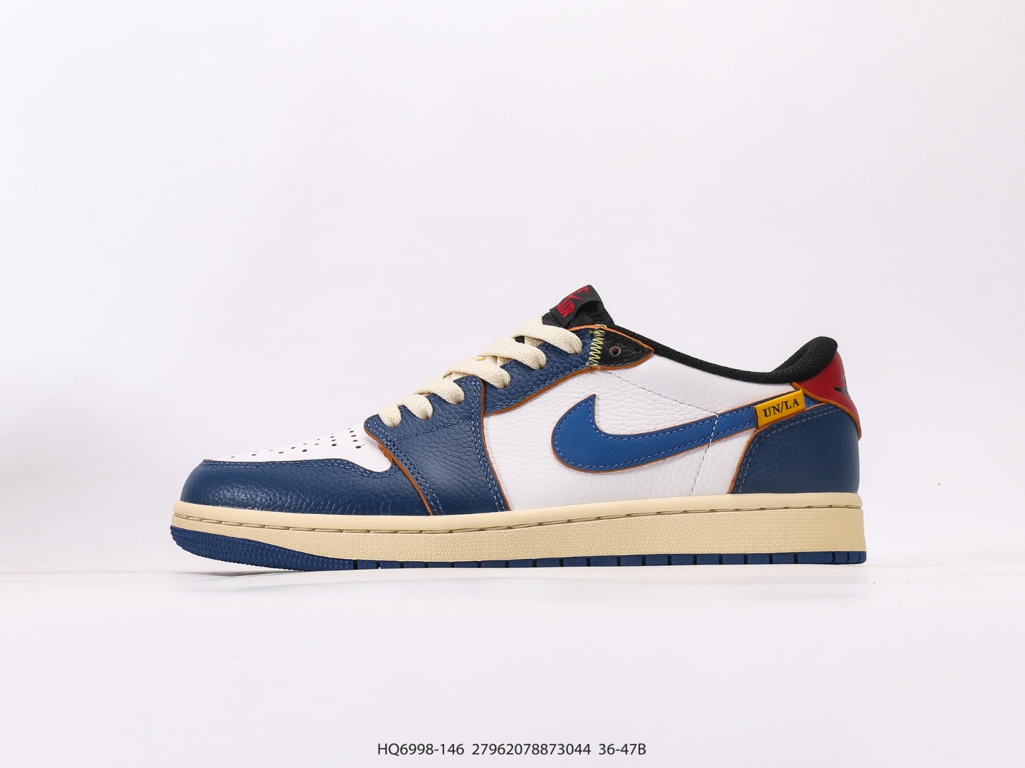 💰230  
乔丹Air Jordan 1 Low 低帮复古文化休闲运动篮球鞋。该鞋款从 1985 年元年款汲取设计灵感，焕新演绎简约经典外观，让人感到熟悉的同时又颇具新意。缝线细节搭配后跟刺绣 Wings 标志，彰显 JORDAN 品牌与众不同的专属格调。皮革鞋面，塑就出众结构感与耐穿性
尺码： 36 36.5 37.5 38 38.5 39 40 40.5 41 42 42.5 43 44 45 46 47 
货号：HQ6998-146#27962078873044