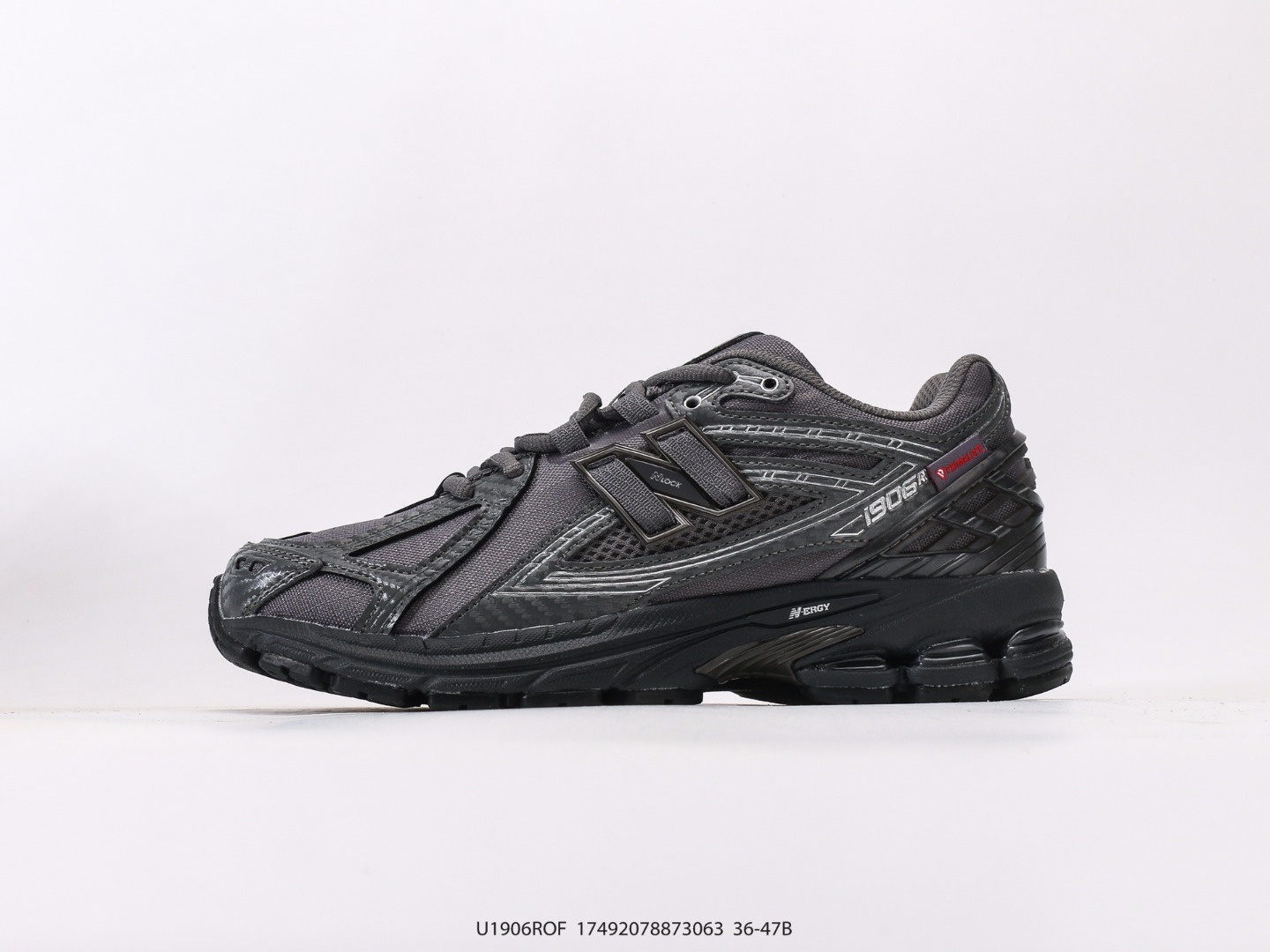 💰190
新百伦New Balance M1906系列 新百伦 复古单品宝藏老爹鞋款复古元素叠加 质感超级棒 原楦版型材料细节做工精细 作为NB最经典的档案鞋型之一
尺码36 37 37.5 38 38.5 39.5 40 40.5 41.5 42 42.5 43 44 45 46 47
货号U1906ROF#17492078873063