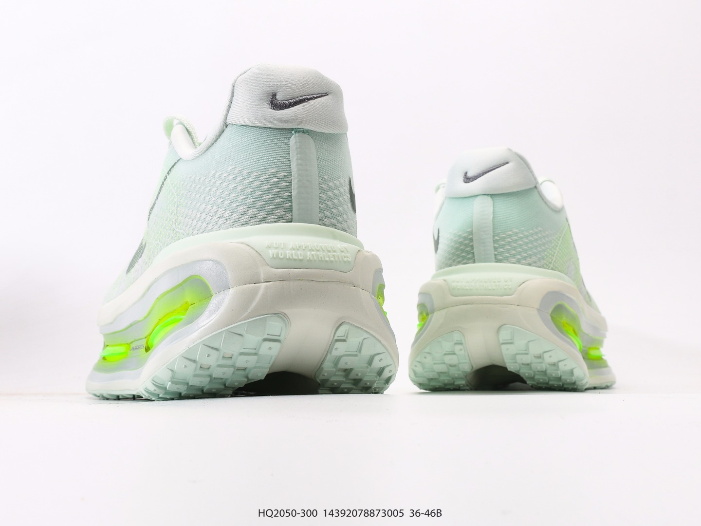 耐克NIKE ZOOM PREMIUM 运动休闲跑鞋耐克双层厚底座为耐克的“顶缓”系列,Vomero Premium上脚后的第一感受就是软弹到位,底部缓震很不错 跑步时鞋底触底有种回升的弹力不伤 货号:HQ2050-300#14392078873005