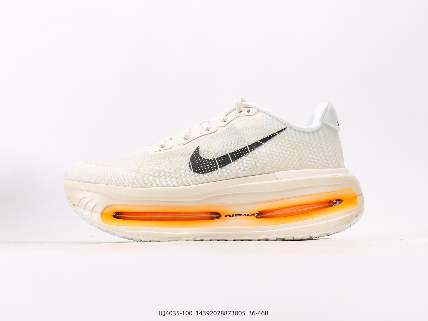 耐克NIKE ZOOM PREMIUM 运动休闲跑鞋耐克双层厚底座为耐克的“顶缓”系列,Vomero Premium上脚后的第一感受就是软弹到位,底部缓震很不错 跑步时鞋底触底有种回升的弹力不伤 货号:IQ4035 100#14392078873005