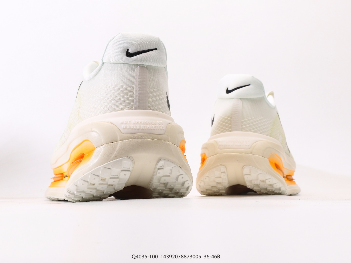 耐克NIKE ZOOM PREMIUM 运动休闲跑鞋耐克双层厚底座为耐克的“顶缓”系列,Vomero Premium上脚后的第一感受就是软弹到位,底部缓震很不错 跑步时鞋底触底有种回升的弹力不伤 货号:IQ4035 100#14392078873005