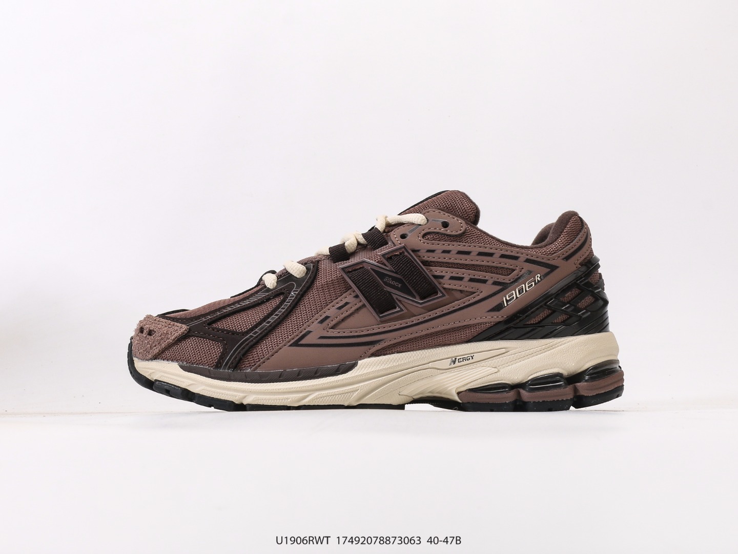 💰190
新百伦 New Balance M1906系列 新百伦 复古单品宝藏老爹鞋款复古元素叠加 质感超级棒 原楦版型材料细节做工精细 作为NB最经典的档案鞋型之一
尺码40 40.5 41.5 42 42.5 43 44 45 46 47
货号U1906RWT#17492078873063