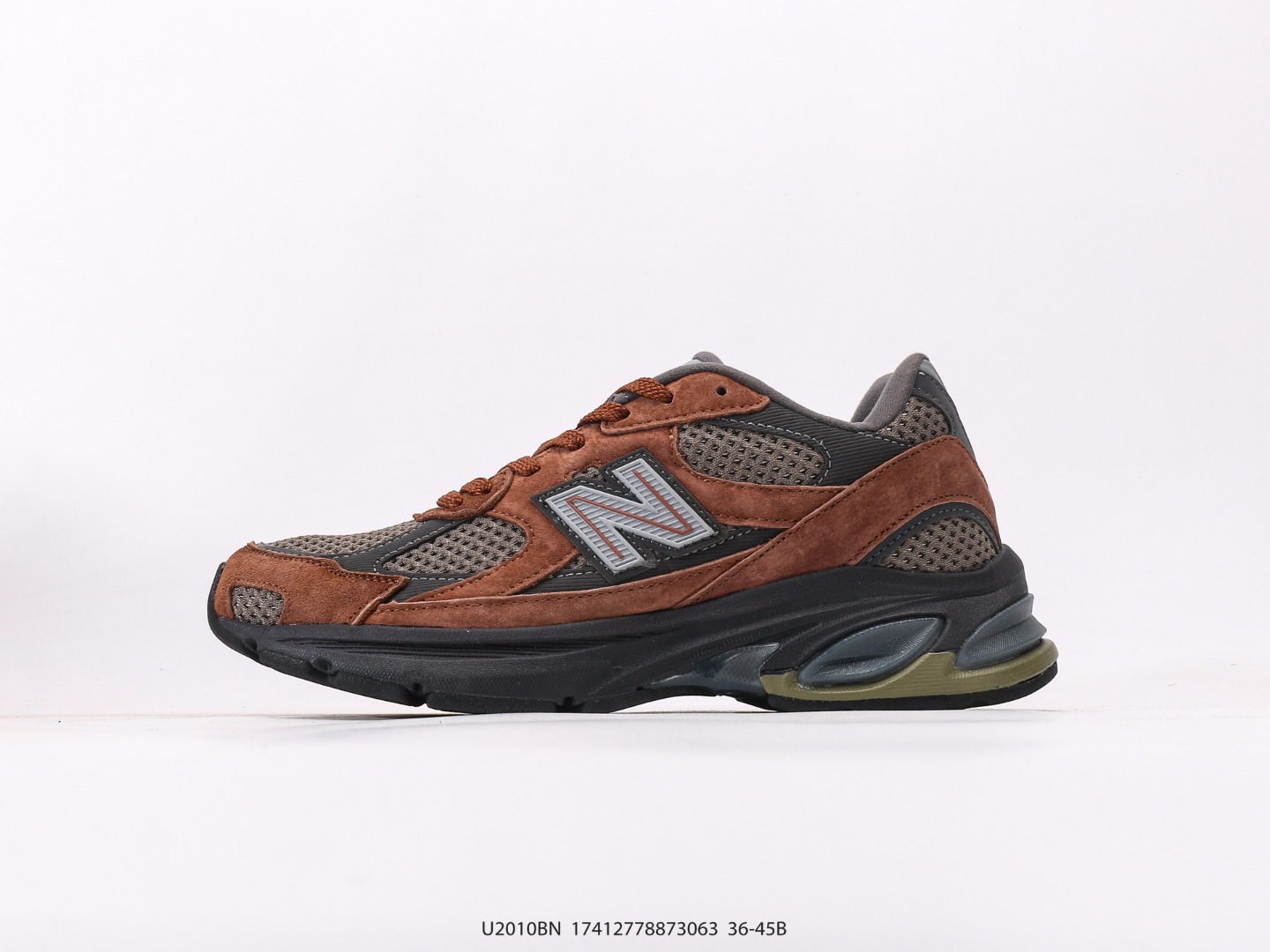 💰190  
新百伦New Balance NB2010系列新百伦经典复古休闲运动板鞋 以ENCAP中底配以升级版 N-ERGY缓震物料 鞋面则采用特色的柔软麂皮搭以NewBalance经典的尼龙网布 低调中还原跑鞋本真 更年轻化的设计理念与材质 让新世代青年得以用全新视角体验经典鞋款的传奇魅力
尺码：36 37 37.5 38 38.5 39.5 40 40.5 41.5 42 42.5 43 44 45
货号：U2010BN#17412778873063