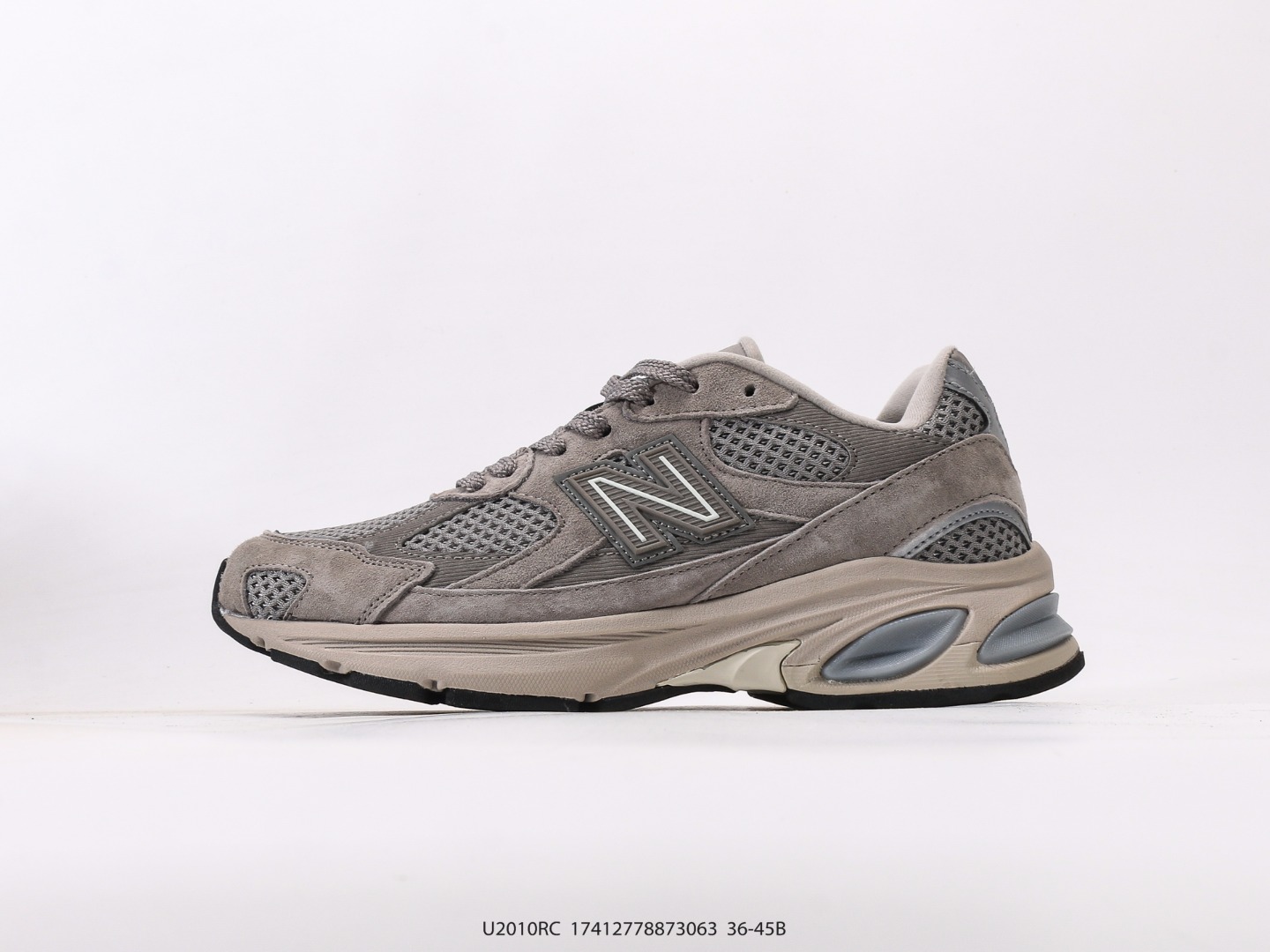 💰190  
新百伦New Balance NB2010系列新百伦经典复古休闲运动板鞋 以ENCAP中底配以升级版 N-ERGY缓震物料 鞋面则采用特色的柔软麂皮搭以NewBalance经典的尼龙网布 低调中还原跑鞋本真 更年轻化的设计理念与材质 让新世代青年得以用全新视角体验经典鞋款的传奇魅力
尺码：36 37 37.5 38 38.5 39.5 40 40.5 41.5 42 42.5 43 44 45
货号：U2010RC#17412778873063