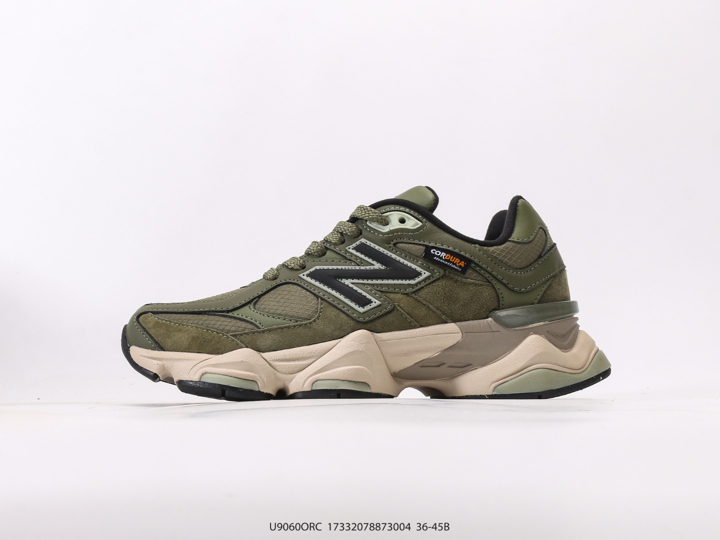 新百伦 New Balance NB9060小象蹄男女款9060舒适百搭老爹鞋.全新 9060 款式将经典风格与现代设计融合到日常多功能性中. 9060 重新诠释了源自经典 99X 型号的熟悉元素,其灵感来自于 Y2K 时代的未来主义和美学. 鞋面在990 的基础中进行了扩展和使用,以提供可见的运动感,中底采用 ABZORB 和 SBS 熟悉的缓震平台以提供舒适感. 货号:U9060ORC#17332078873004