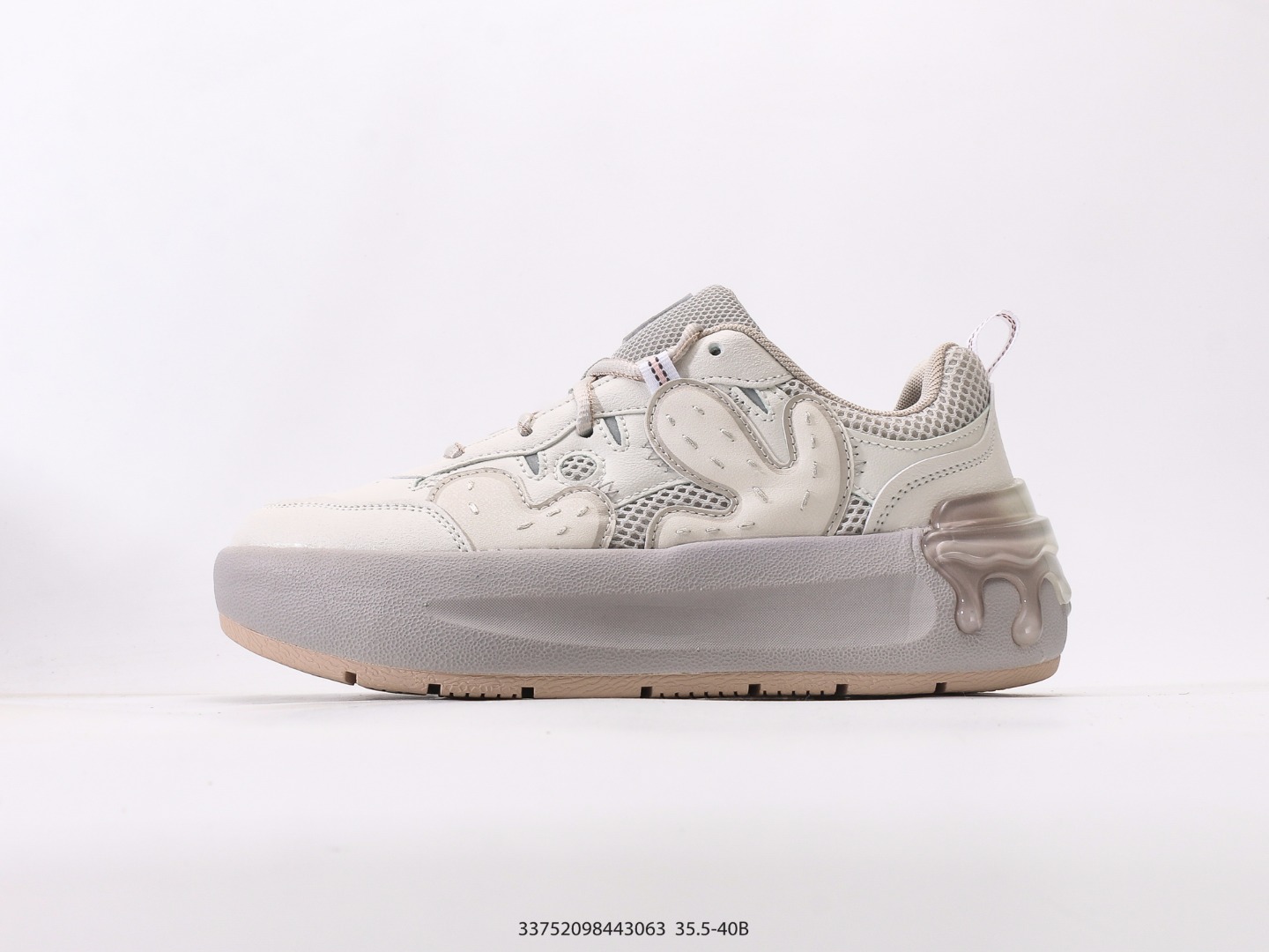 💰190  
斐乐  FILA FUSION 厚底增高百搭运动板鞋，FILA 隆重发布旗下全新潮流运动品牌 FILA FUSION，以独到的时尚触角和创新的锐意设计，引领运动潮流新风尚。款式时尚百搭，鞋子轻便透气脚感舒适，鞋底软硬适中防滑耐磨
尺码：35.5 36 37 38 39 40
#33752098443063