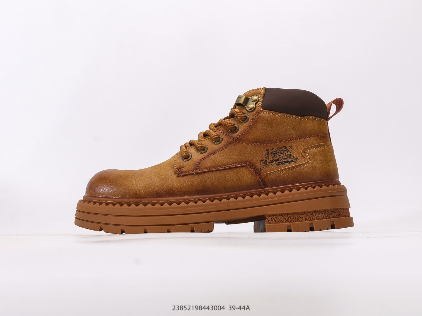 💰210  
卡特CAT 新款马丁靴 潮鞋 厚底增高短靴 户外徒步运动鞋 时尚中帮靴子 卡特男士马丁靴 广东 历年经典热销款  新款牛皮革鞋面 轻便休闲鞋  耐磨防滑橡胶大底 固特异工艺 永不开胶 经久耐穿 高级织物鞋垫 舒脚耐磨、休闲运动鞋
尺码： 39 40 41 42 43 44
#23852198443004