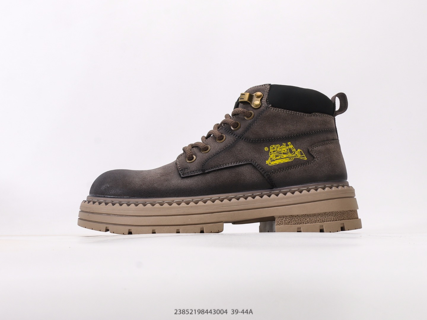 💰210  
卡特CAT 新款马丁靴 潮鞋 厚底增高短靴 户外徒步运动鞋 时尚中帮靴子 卡特男士马丁靴 广东 历年经典热销款  新款牛皮革鞋面 轻便休闲鞋  耐磨防滑橡胶大底 固特异工艺 永不开胶 经久耐穿 高级织物鞋垫 舒脚耐磨、休闲运动鞋
尺码： 39 40 41 42 43 44
#23852198443004