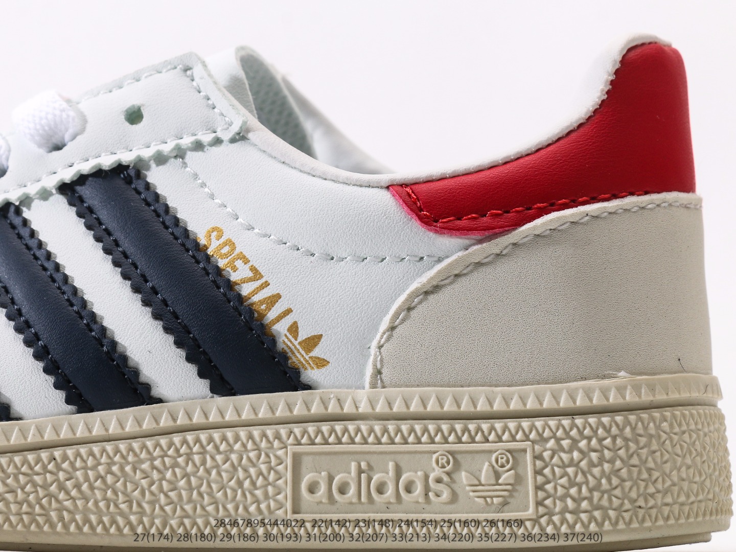 图片[7]-AD德训三代儿童休闲鞋22-37码 优质的面料，质感满分💯橡胶耐磨防滑大底，脚感超赞👍🏻额外附赠一对鞋带扣，穿脱更加方便✌🏻.-选品中心