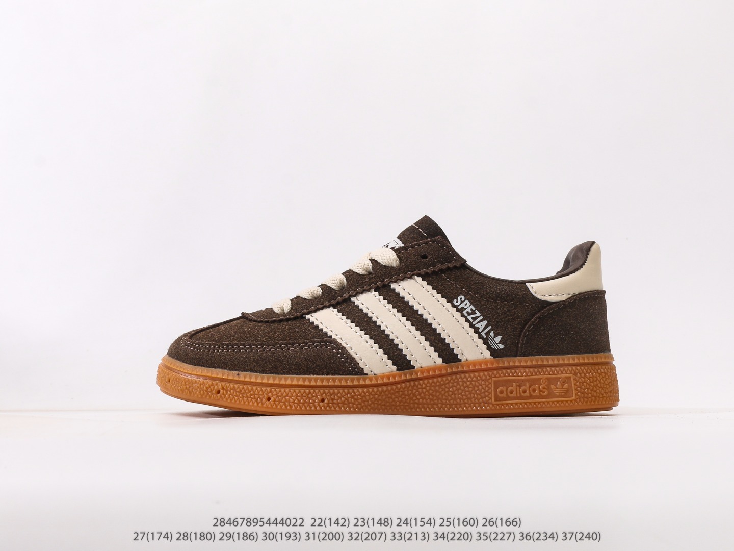 AD德训三代儿童休闲鞋22-37码 优质的面料，质感满分💯橡胶耐磨防滑大底，脚感超赞👍🏻额外附赠一对鞋带扣，穿脱更加方便✌🏻.-选品中心