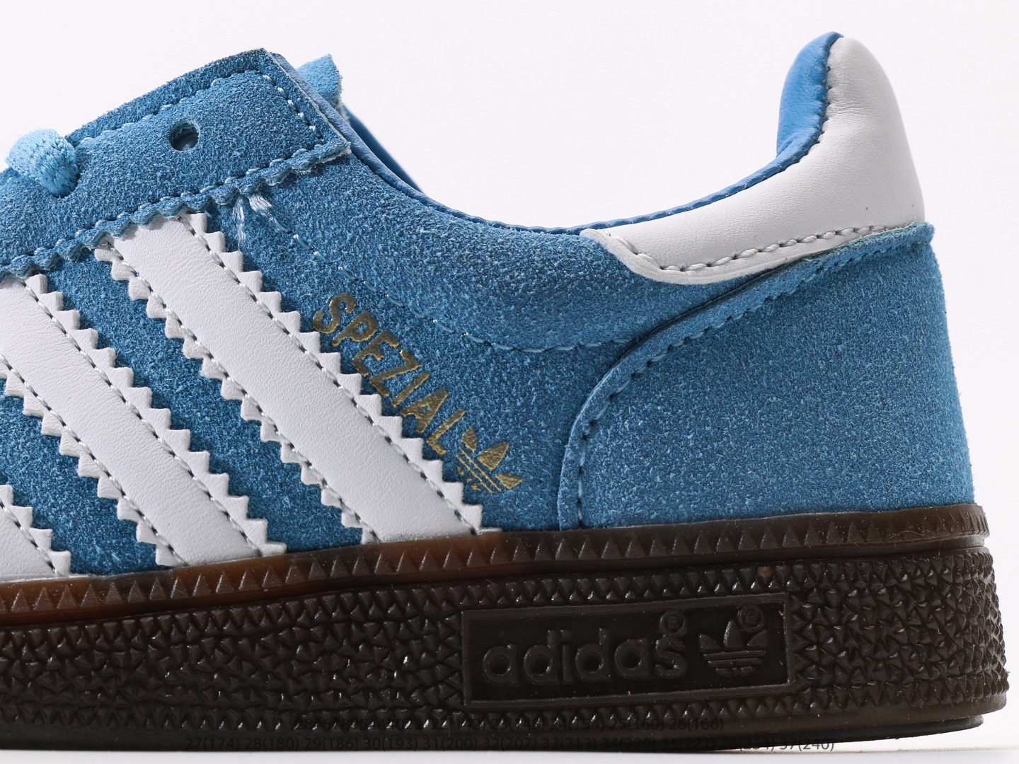 图片[7]-AD德训三代儿童休闲鞋22-37码 优质的面料，质感满分💯橡胶耐磨防滑大底，脚感超赞👍🏻额外附赠一对鞋带扣，穿脱更加方便✌🏻.-选品中心