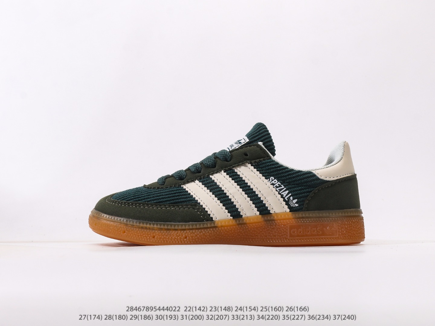 AD德训三代儿童休闲鞋22-37码 优质的面料，质感满分💯橡胶耐磨防滑大底，脚感超赞👍🏻额外附赠一对鞋带扣，穿脱更加方便✌🏻.-选品中心