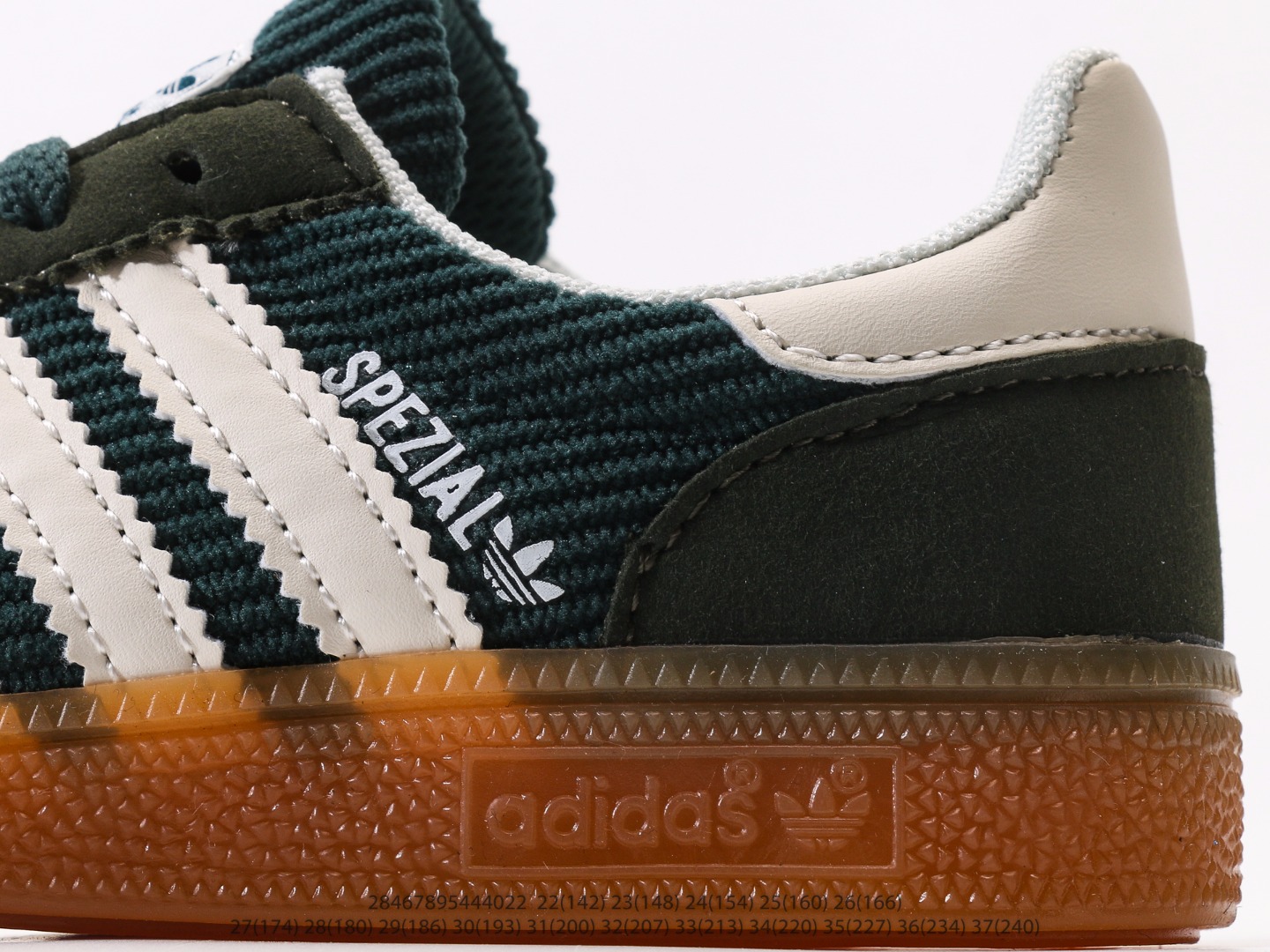 图片[7]-AD德训三代儿童休闲鞋22-37码 优质的面料，质感满分💯橡胶耐磨防滑大底，脚感超赞👍🏻额外附赠一对鞋带扣，穿脱更加方便✌🏻.-选品中心